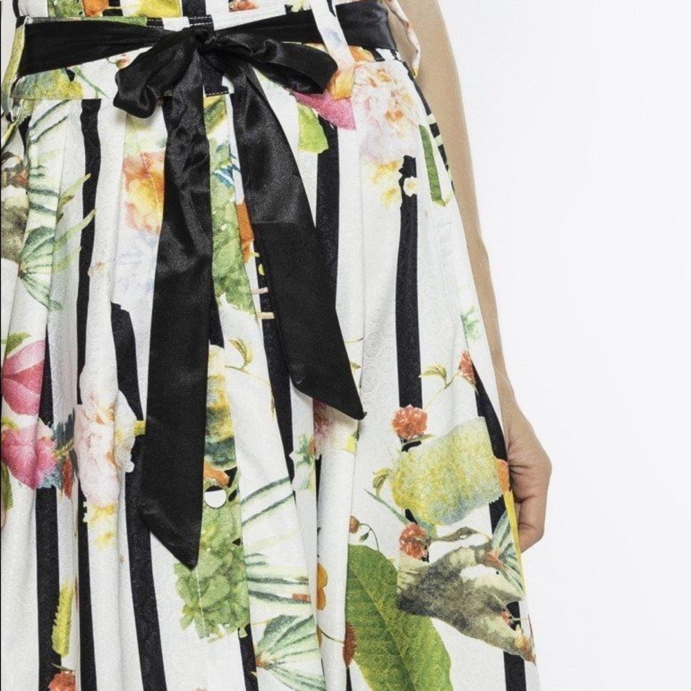 Floral Printed Maxi Skirt With Waist Belt available in S,M,L request in messager